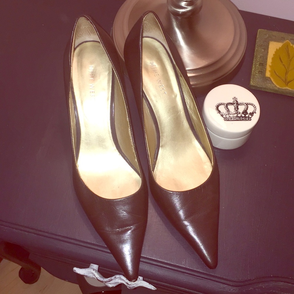 Classic pumps for day and night.